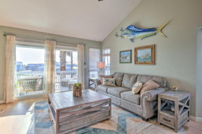 Beachy Rockport Condo with Pool and Fishing Pier!